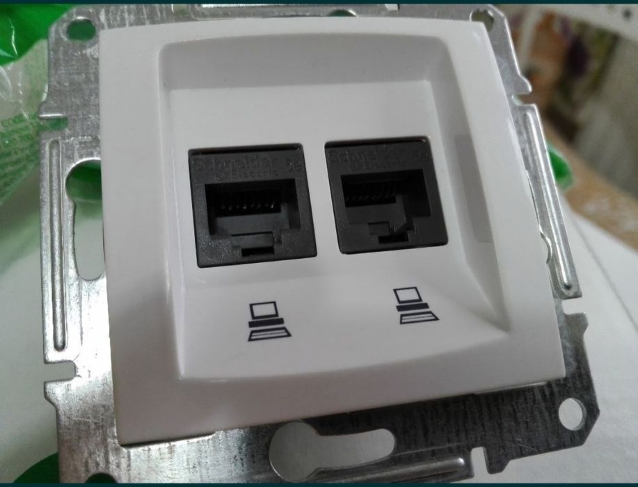 Priză dublă date Schneider model SEDNA - Utp Cat.5E Rj45