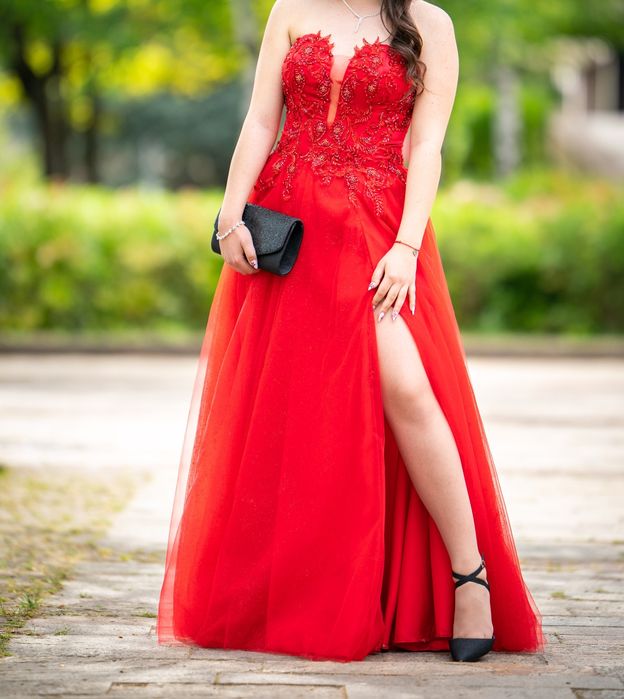 Абитуриенска рокля