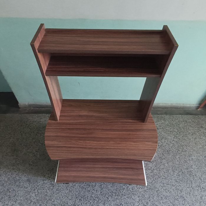 Бюро с надстройка