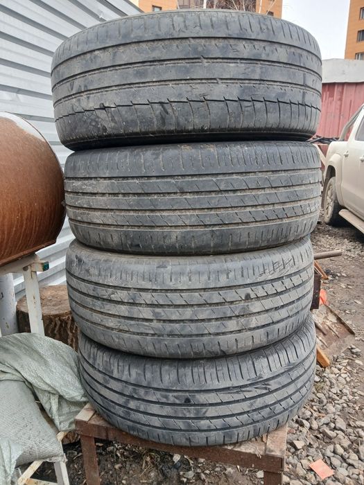 Продаётся шины комплект