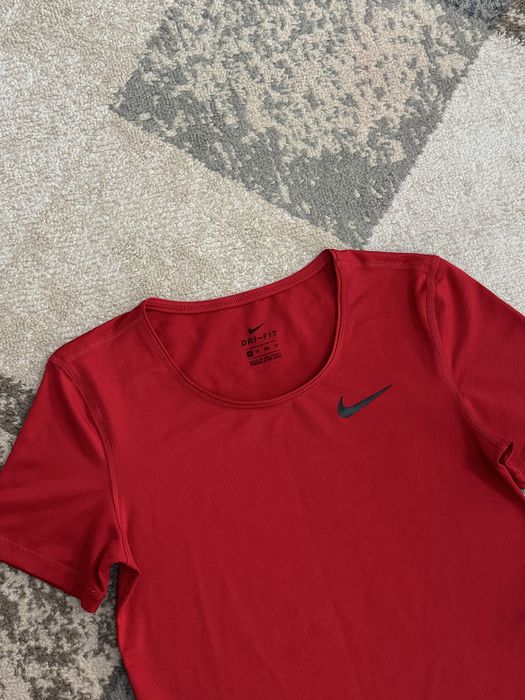 Дамска тениска Nike