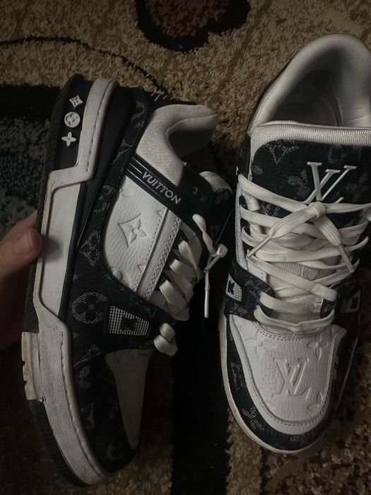 LV Trainers 44 black and white