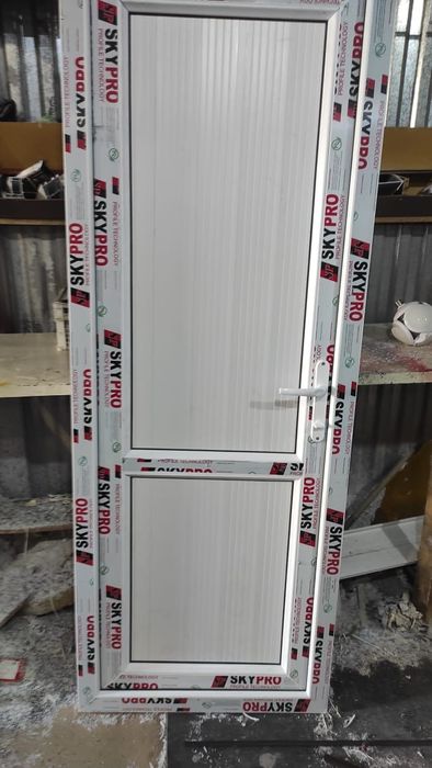 Алюминиевый двери и окошко