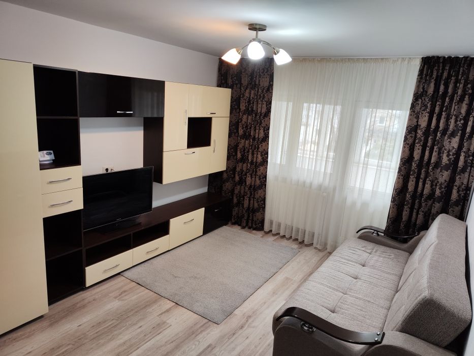 Proprietar închiriez apartament 3 camere decomandate  Bistrița Lac