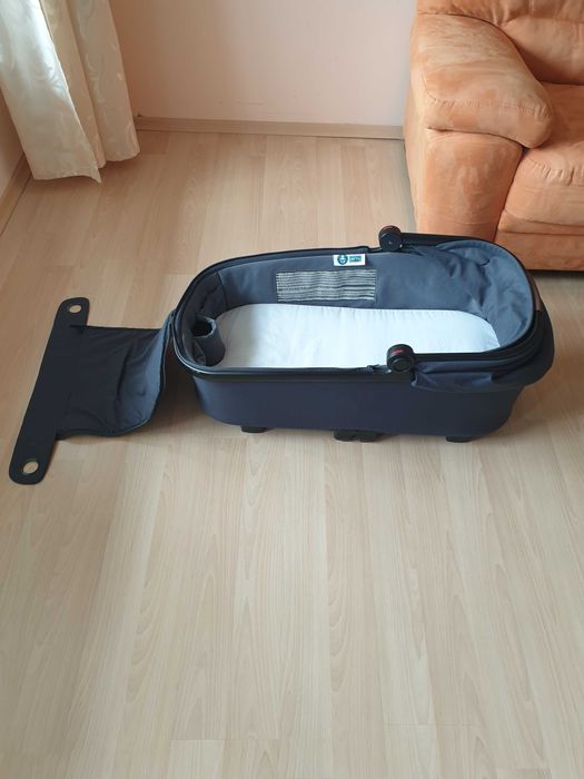 Бебешка количка Maxi Cosi Plaza + 2 в 1 Essential Graphite