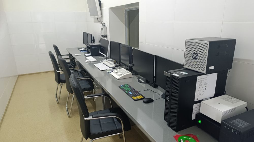 Rengen xonalarga ximoya oynasi