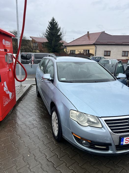 Vand passat b6 din 2006 2 L 140 de cai , masina trage bine motoru se aude perfect , are mici defecte datorita varstei interior 8/10 la pretul 1400