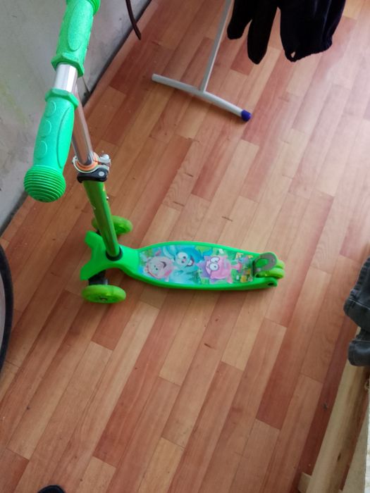 Самокат детский цвет зелёный