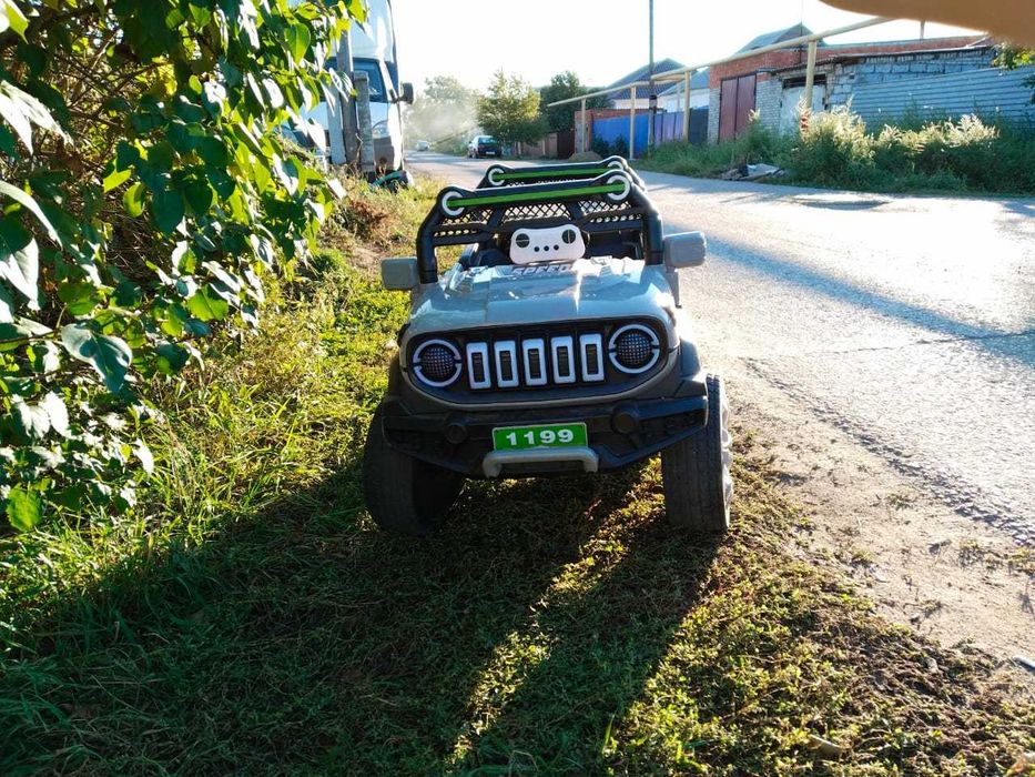 Продам детскую машину.