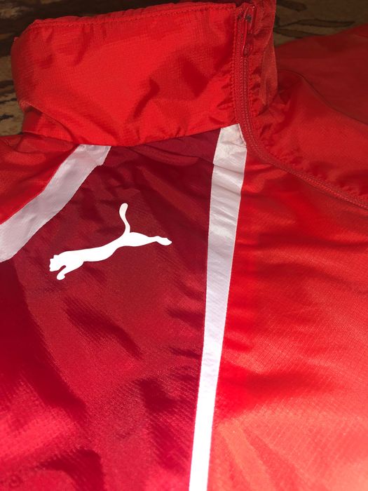 Ново спортно горнище,ветробранка на Пума размер М