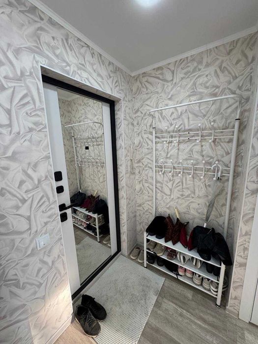 Продам 2 ком. квартиру. Район УЮТ.