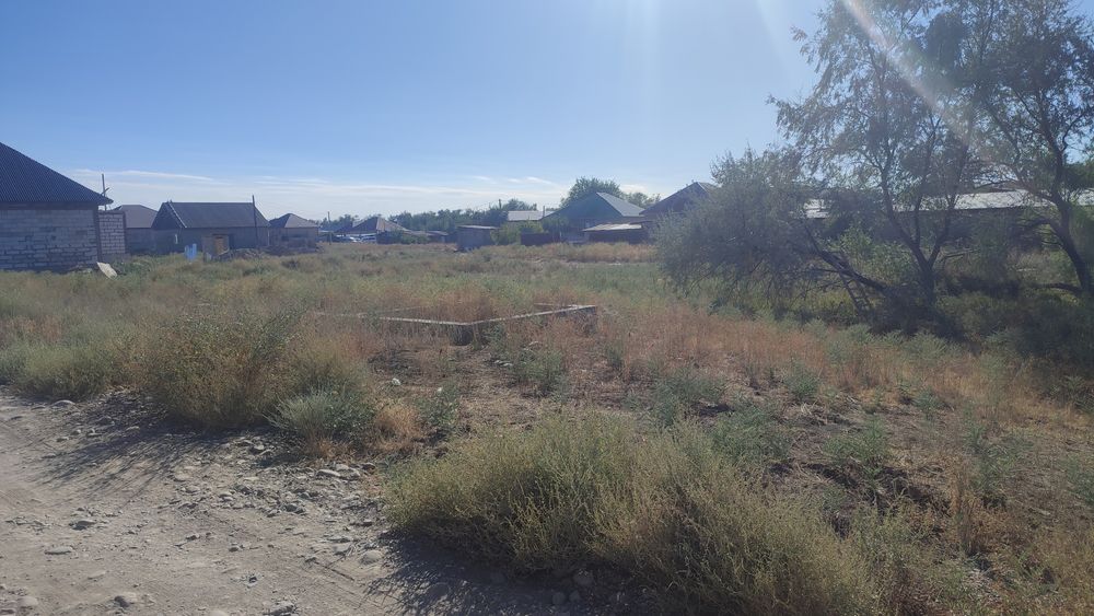 Продам участок в доль трассы.