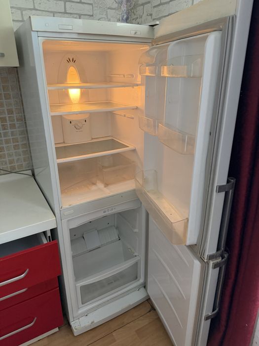 Продам Холодильник с Машинкой
