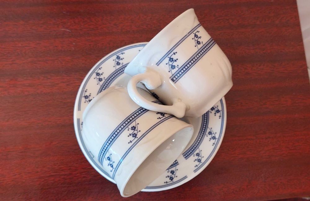 Стари порцеланови чаши за кафе 2 броя за 10 лв.