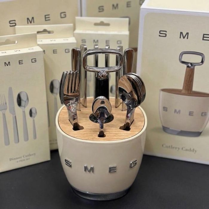 Набор столовых приборов «Smeg» с подставкой.