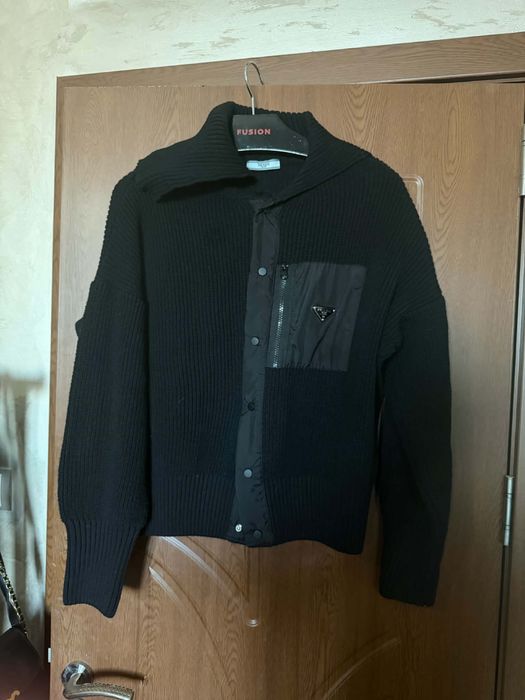 Страхотна жилетка на Prada