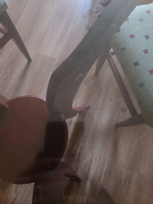 Дървена маса за хранене със стъклен плот и 4 стола