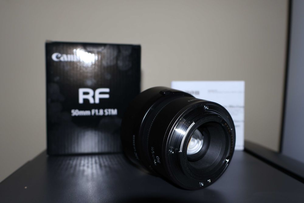 Obiectiv Canon RF 50mm F1.8 STM + Filtru UV NISI Pro Nano + Parasolar