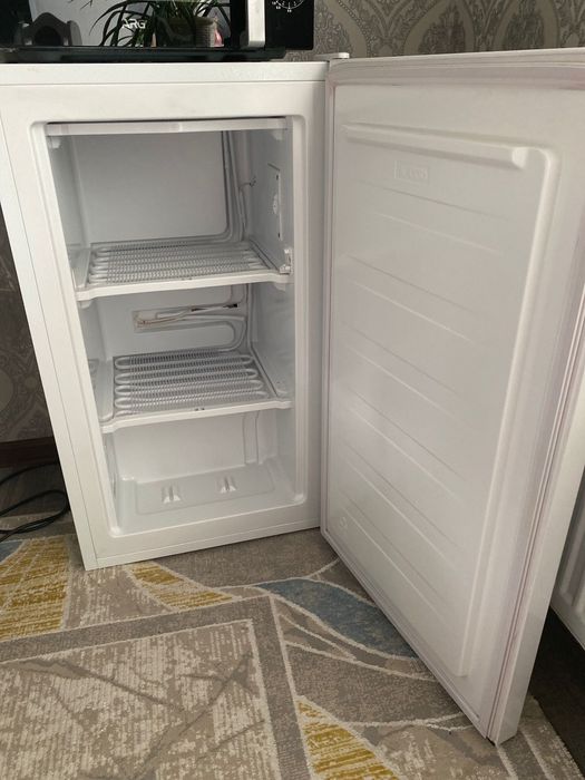 Продаётся морозильник Hisense