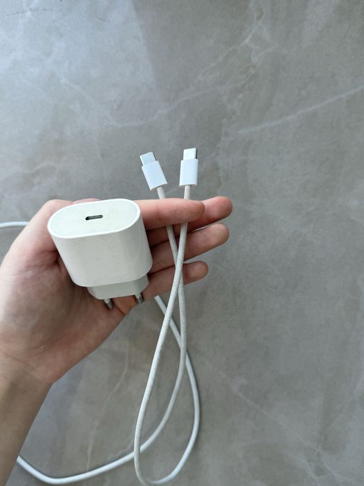 Продаю зарядку от iphone 16