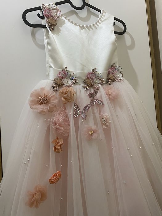 Детска рокля бяла