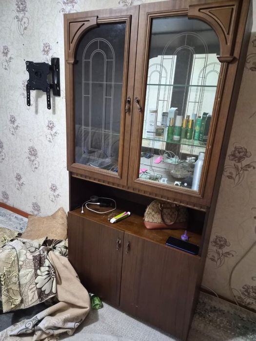 Отдадим бесплатно 2дивана и 2 шкафа