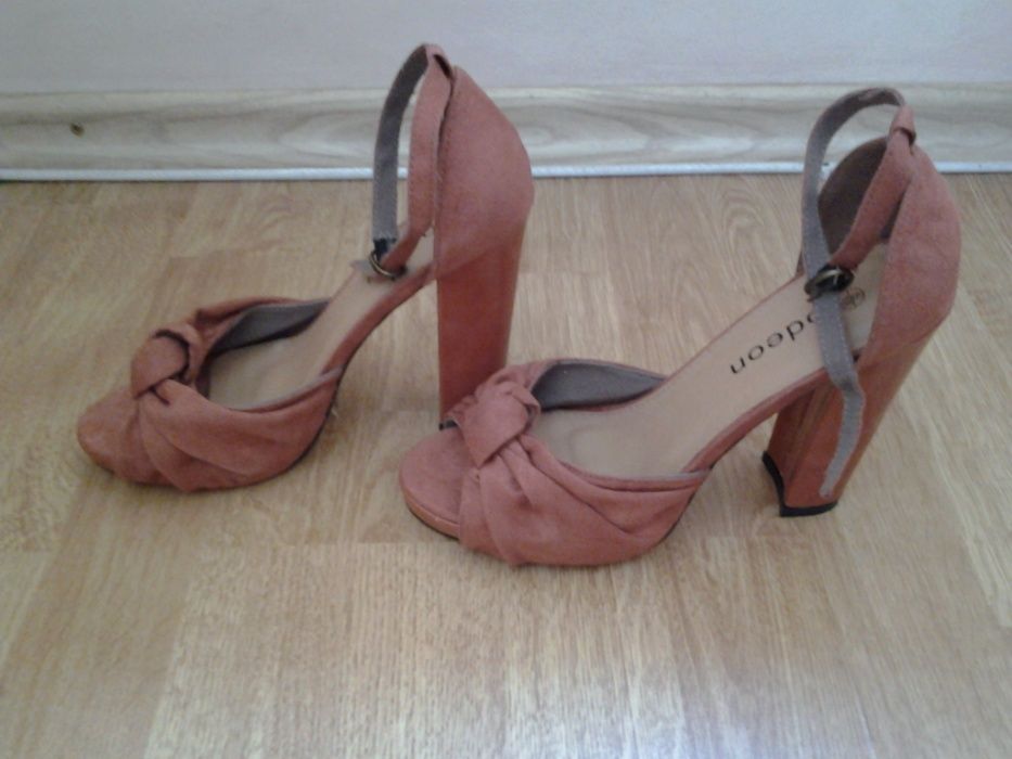 sandale marime 38