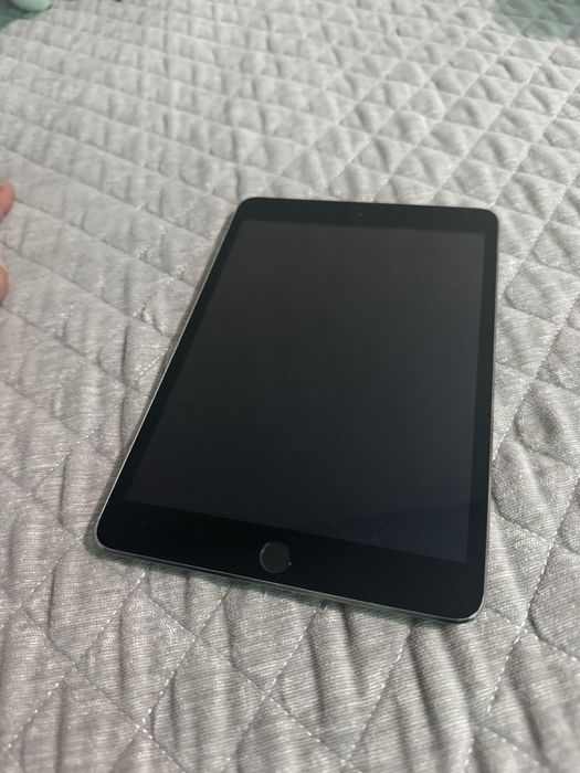 Продам iPad mini 3