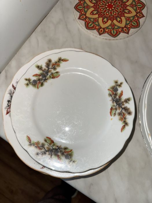 Продам сервиз(10 тарелок)