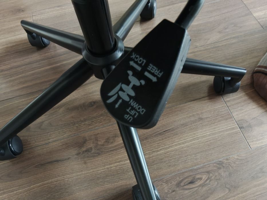 Луксозен офис стол