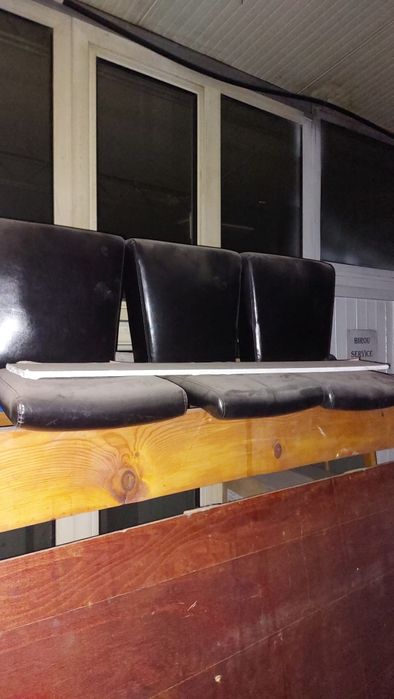 Scaune bar trei bucăți, stare buna.