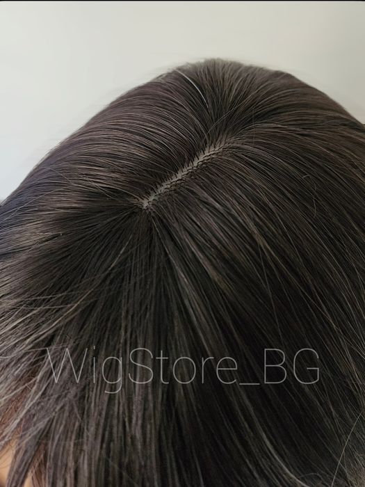 Пепеляво руса перука с бретон на леки вълни