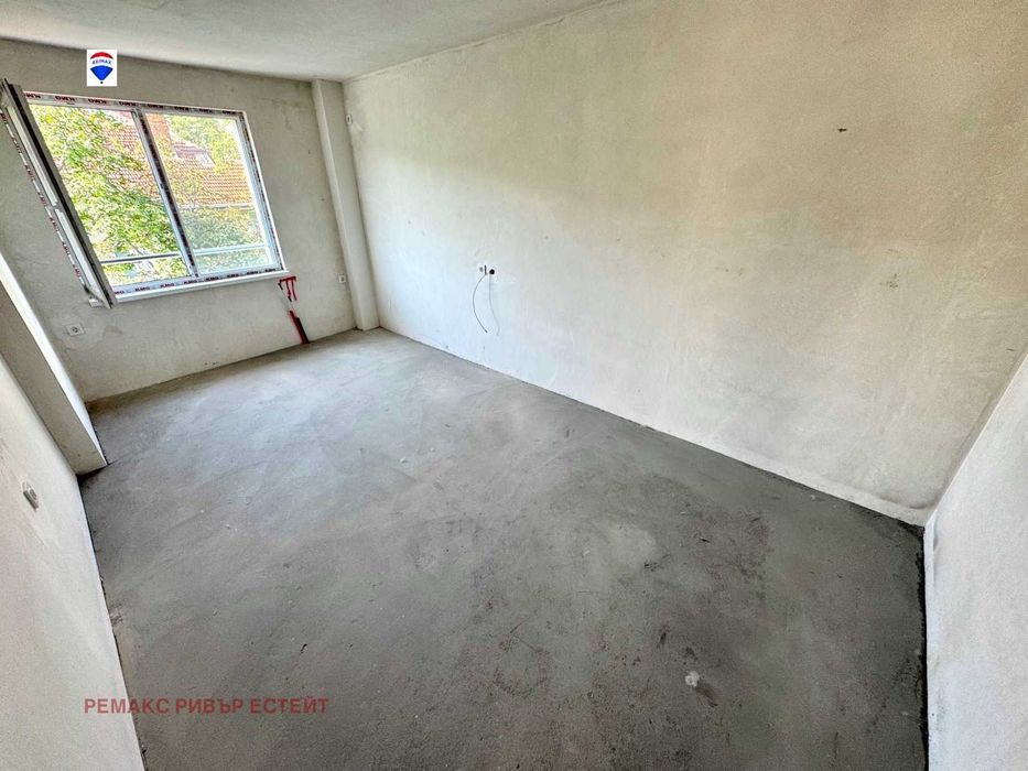 Продава се Тристаен апартамент в Русе, Център - 95 кв.м за 2011 €/кв.м - Снимка #5