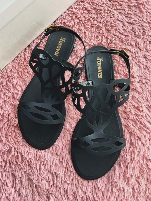 Новые сандалии 39 размер