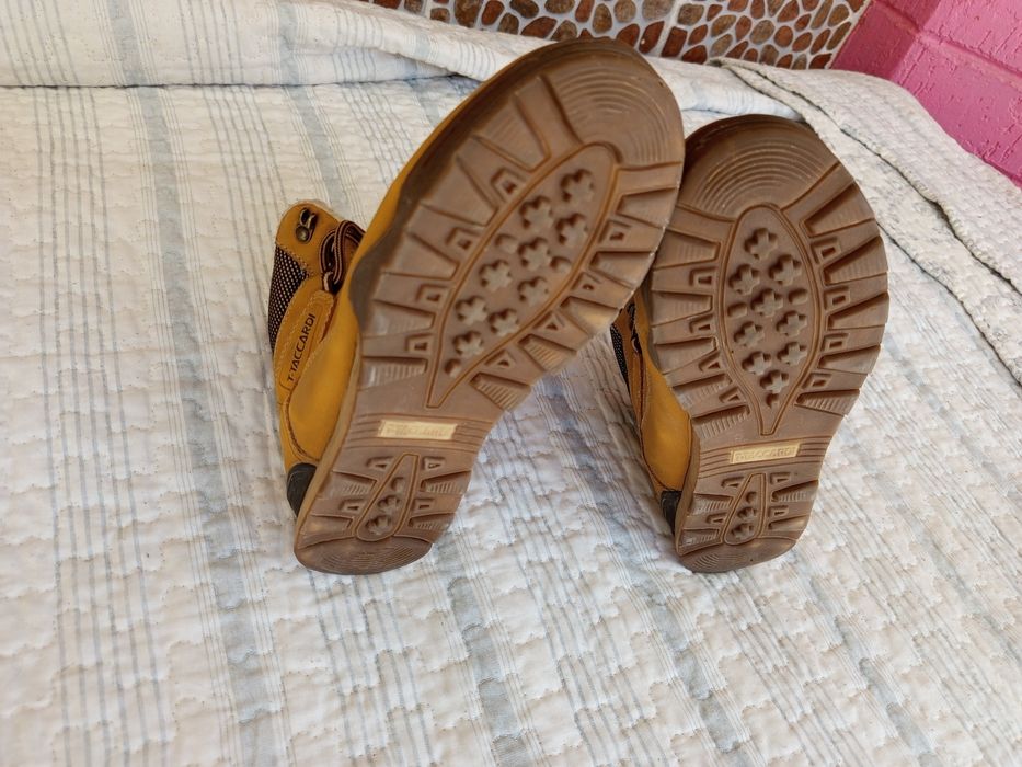 Продам / ботинки размер 37 / .