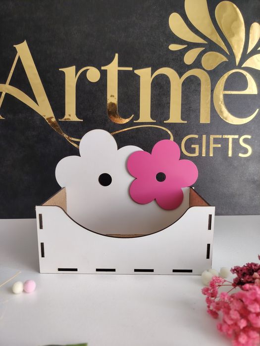Cutie pentru flori personalizată din lemn – Cadou educatoare / învățătoare