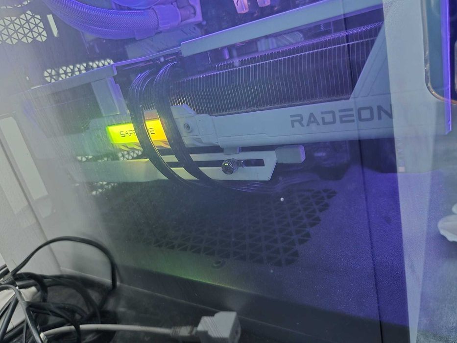 PC Gaming High-End – Ryzen 7 7800X3D, RX 9070 PURE 16GB, 32GB DDR5, 2TB SSD – Garanție 1 an