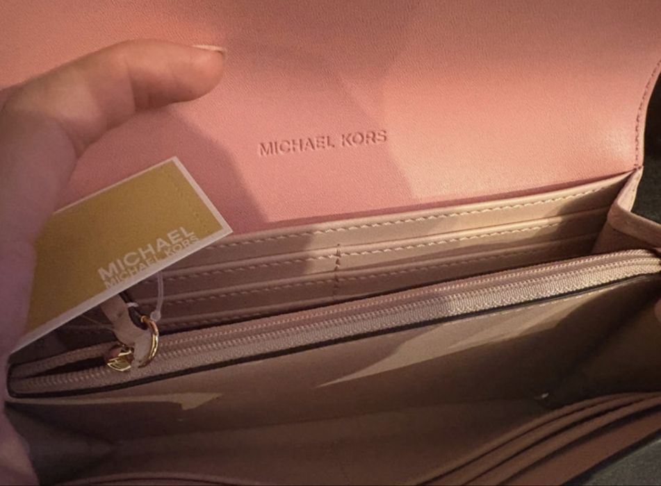 Portofel Michael Kors nou cu eticheta