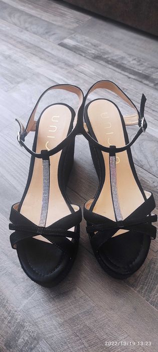 Сандали UNISA със Сваровски