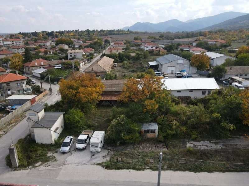 Продавам стопанска сграда  в гр. Велики Преслав