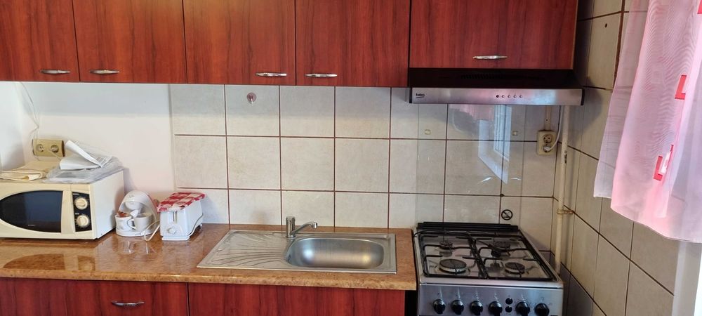 Inchiriez apartament doua camere Micro 3 langa Scoala 13 Matei Basarab