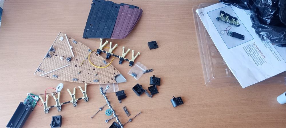 Vând URGENT Revista Titanic sigilate.