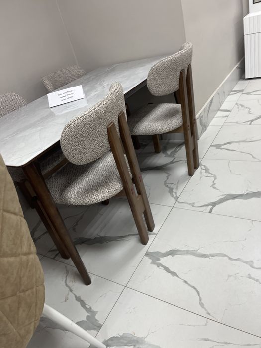 Распродажа новых столов и стульев!