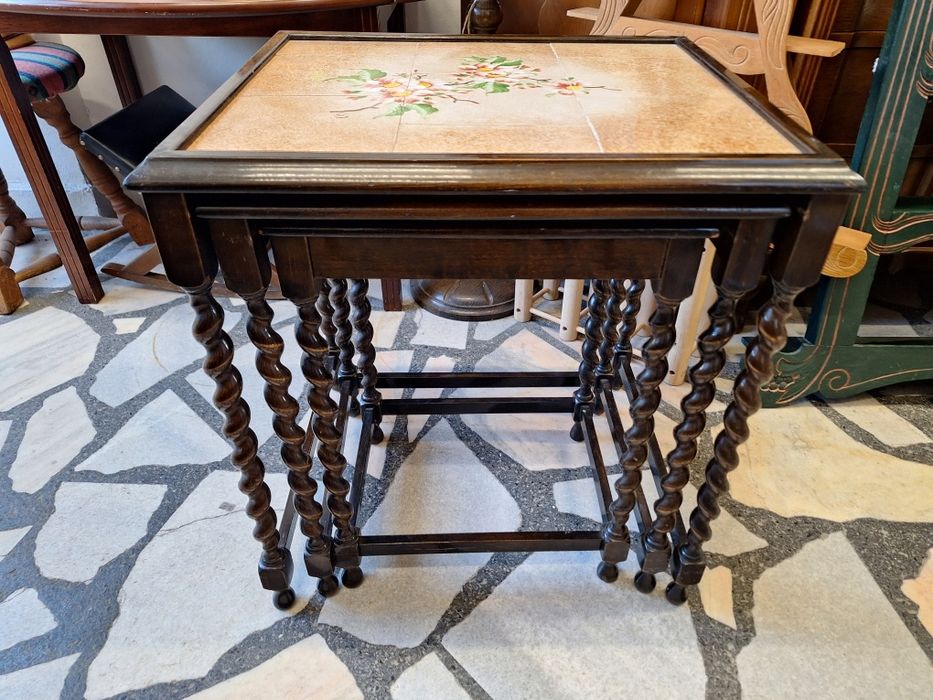 К - т три помощни масички с плочки