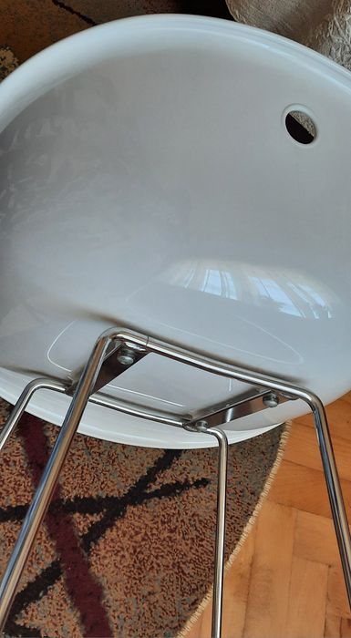 4 scaune de bar cu șezut din plastic