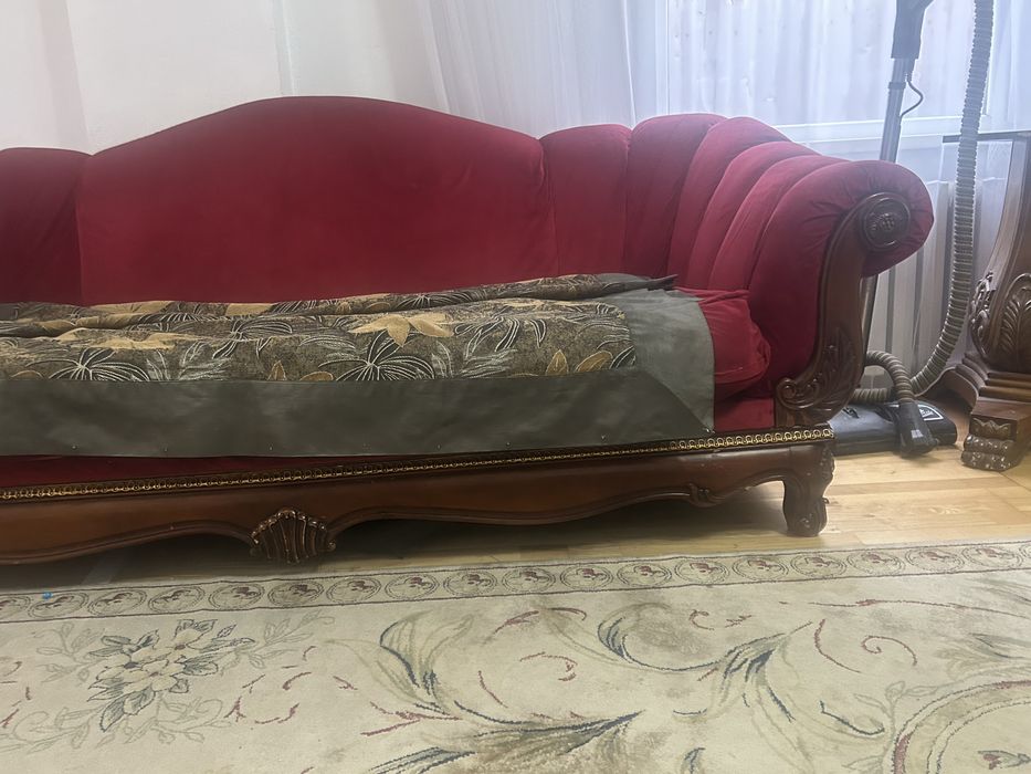 Диван класический