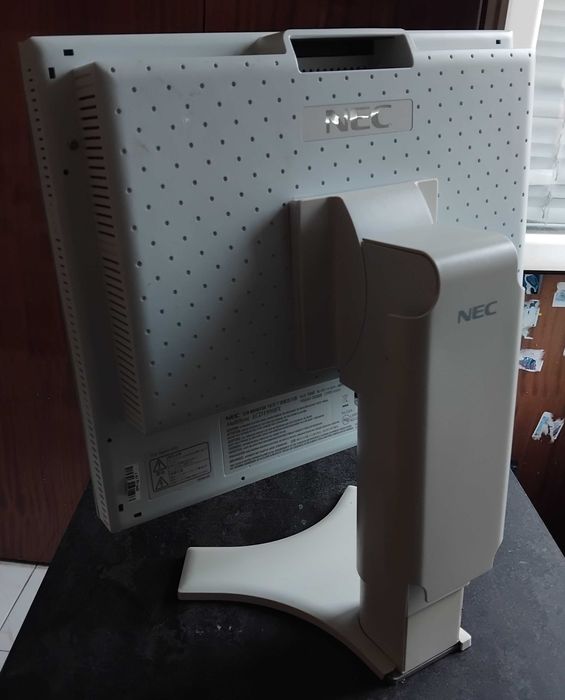 NEC MultiSync L195RW е 19″ (48 cm) LCD
