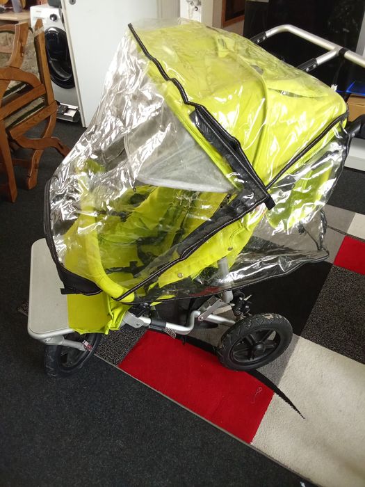 Количка за близнаци