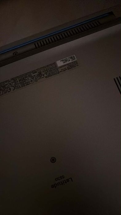 Продавам лаптоп Dell Latitude 5530