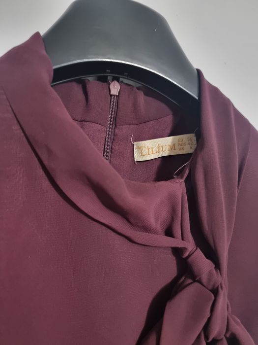 Вещи платья,брюки и пиджак.